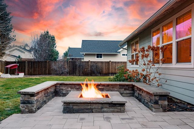 20382 Penhollow Lane, Bend, OR 97702