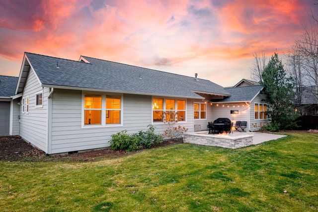 20382 Penhollow Lane, Bend, OR 97702