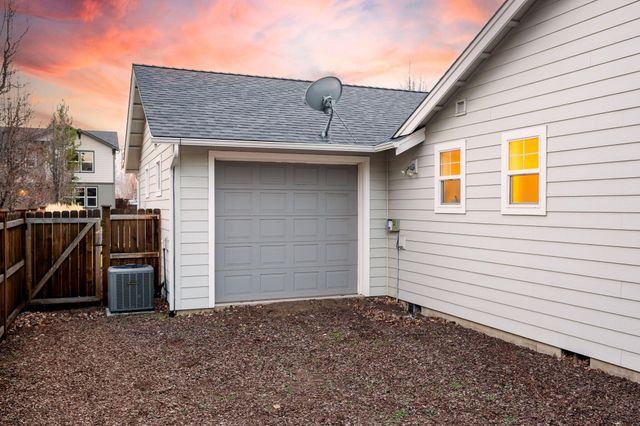 20382 Penhollow Lane, Bend, OR 97702