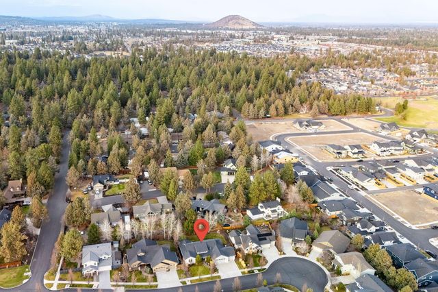 20382 Penhollow Lane, Bend, OR 97702