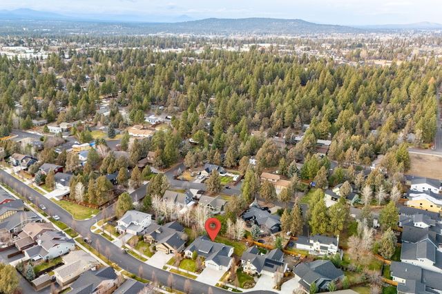 20382 Penhollow Lane, Bend, OR 97702