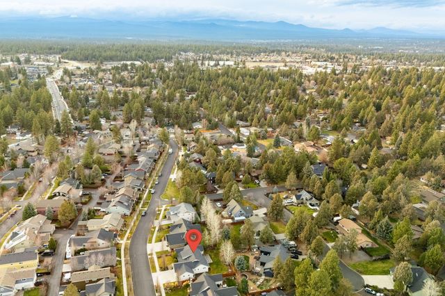 20382 Penhollow Lane, Bend, OR 97702