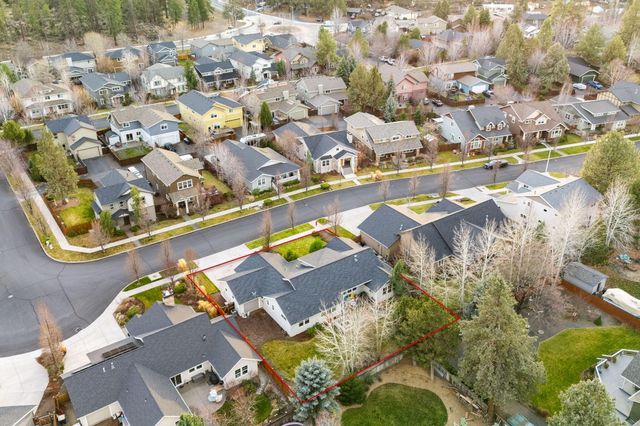 20382 Penhollow Lane, Bend, OR 97702