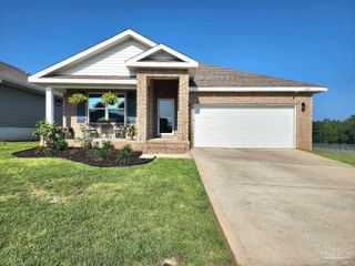 5621 Guinevere Ln, Milton, FL 32583