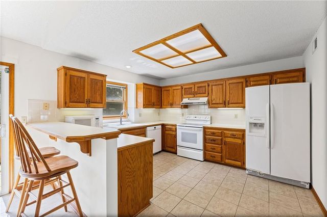 6409 Chouteau Street, Shawnee, KS 66226