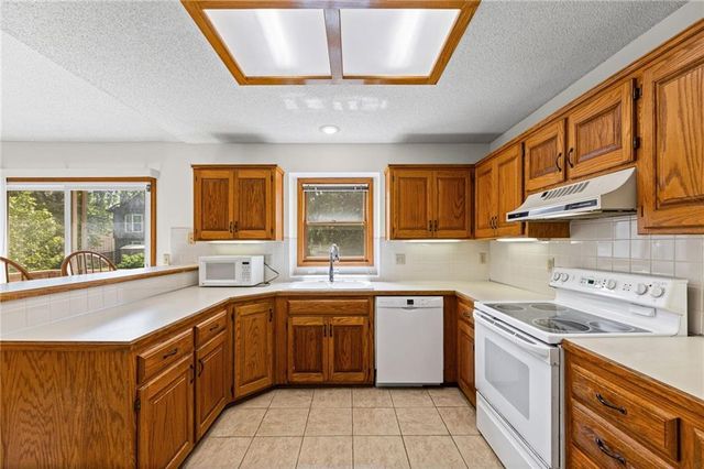 6409 Chouteau Street, Shawnee, KS 66226