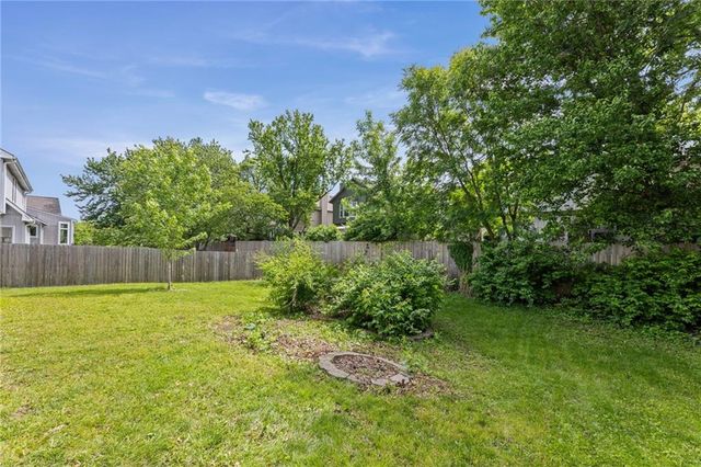 6409 Chouteau Street, Shawnee, KS 66226
