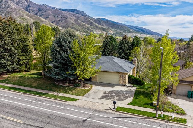 2612 E ANTELOPE DR, Layton, UT 84040