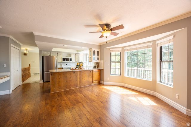 2612 E ANTELOPE DR, Layton, UT 84040