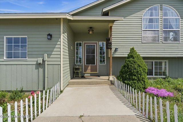 2037 E Yellow Pine Ave, Athol, ID 83801