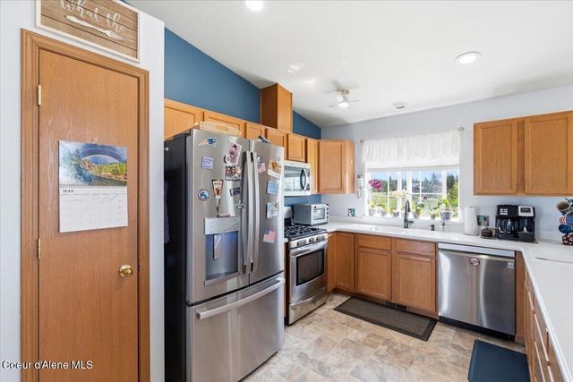 2037 E Yellow Pine Ave, Athol, ID 83801
