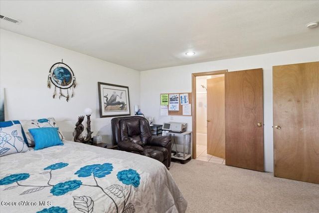 2037 E Yellow Pine Ave, Athol, ID 83801