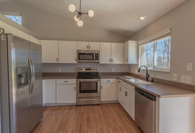 6 Trotters Way, Florence, KY 41042