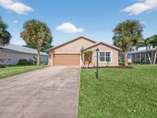 2757 SW Versailles Terrace, Stuart, FL 34997
