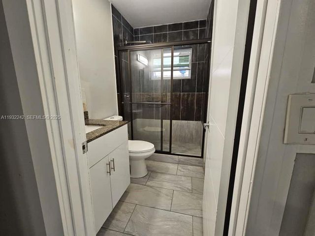 950 NW 5th St 2, Miami, FL 33128