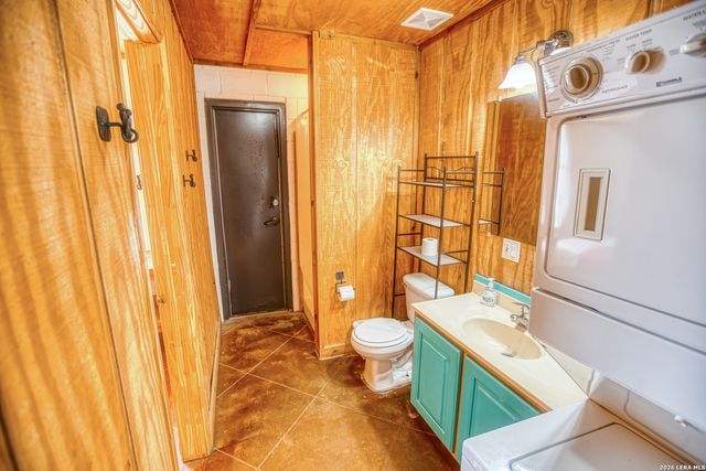 1047 County Road 350, Concan, TX 78838