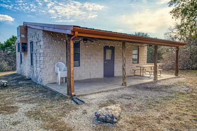 1047 County Road 350, Concan, TX 78838