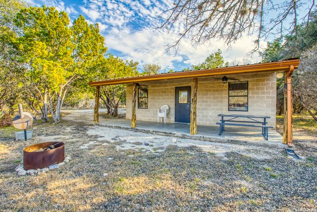 1047 County Road 350, Concan, TX 78838