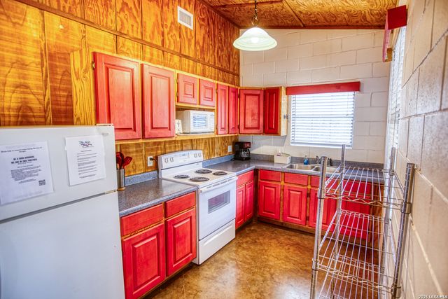 1047 County Road 350, Concan, TX 78838