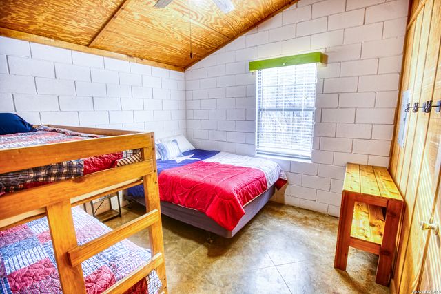 1047 County Road 350, Concan, TX 78838