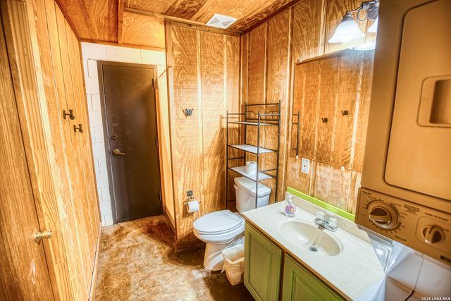 1047 County Road 350, Concan, TX 78838