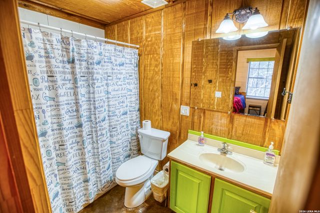 1047 County Road 350, Concan, TX 78838