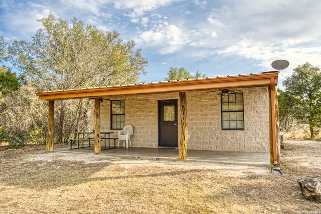 1047 County Road 350, Concan, TX 78838