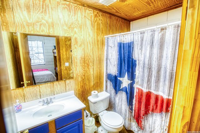 1047 County Road 350, Concan, TX 78838