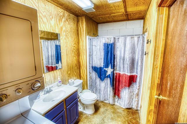 1047 County Road 350, Concan, TX 78838