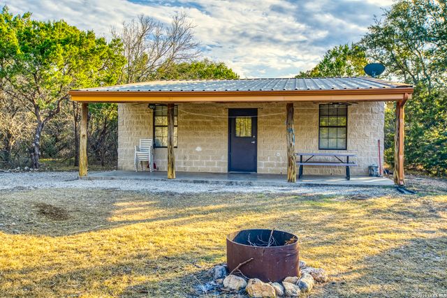 1047 County Road 350, Concan, TX 78838