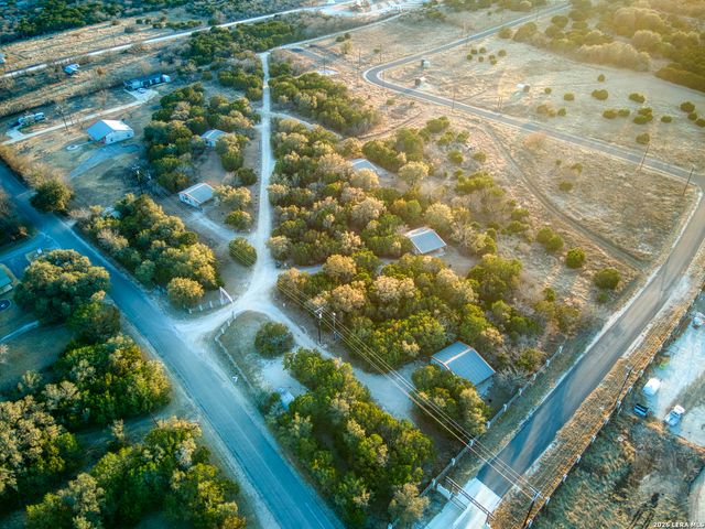 1047 County Road 350, Concan, TX 78838