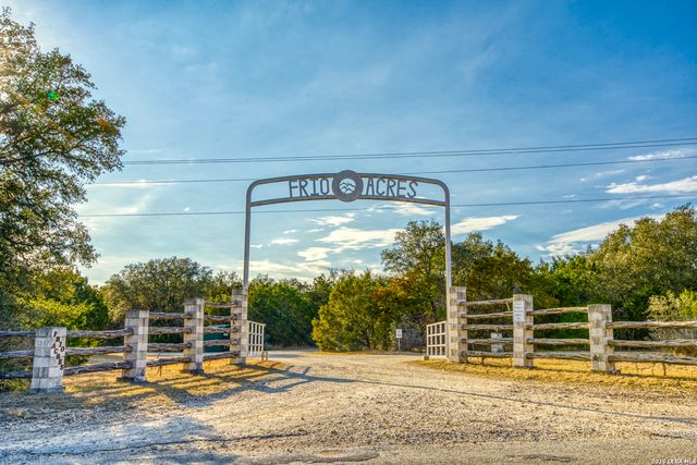 1047 County Road 350, Concan, TX 78838