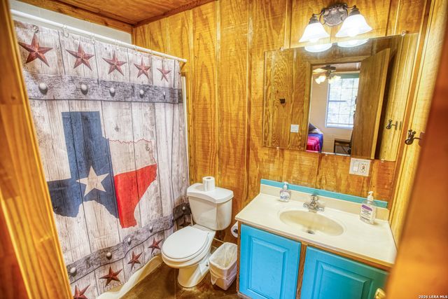 1047 County Road 350, Concan, TX 78838