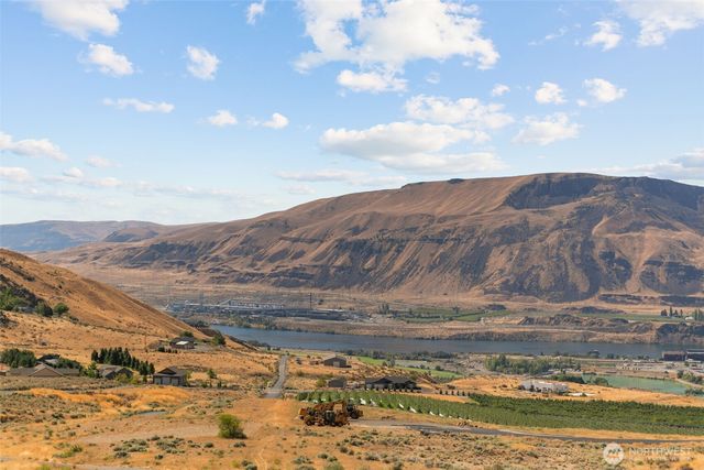 44 Sageland Road, East Wenatchee, WA 98802