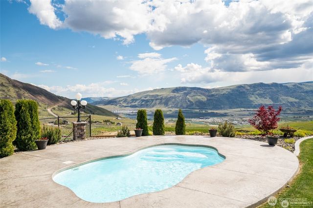 44 Sageland Road, East Wenatchee, WA 98802