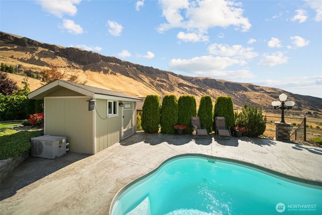 44 Sageland Road, East Wenatchee, WA 98802