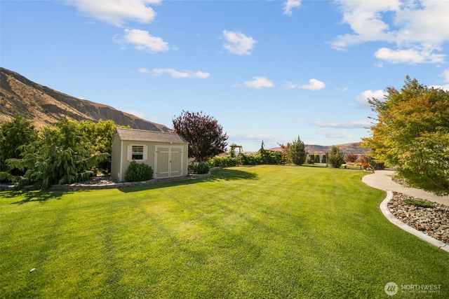 44 Sageland Road, East Wenatchee, WA 98802