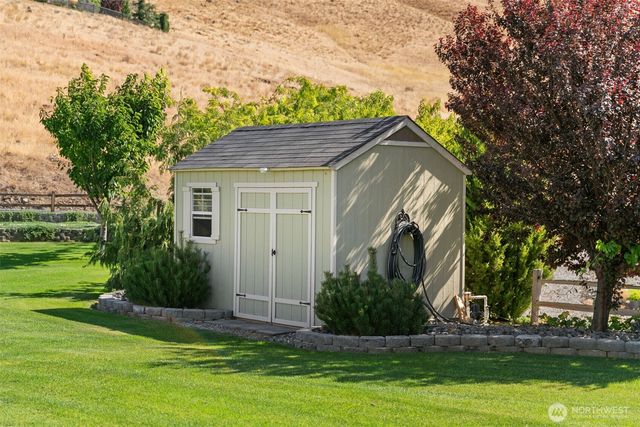 44 Sageland Road, East Wenatchee, WA 98802