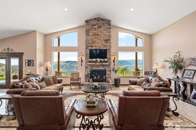 44 Sageland Road, East Wenatchee, WA 98802