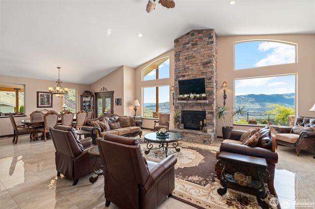 44 Sageland Road, East Wenatchee, WA 98802