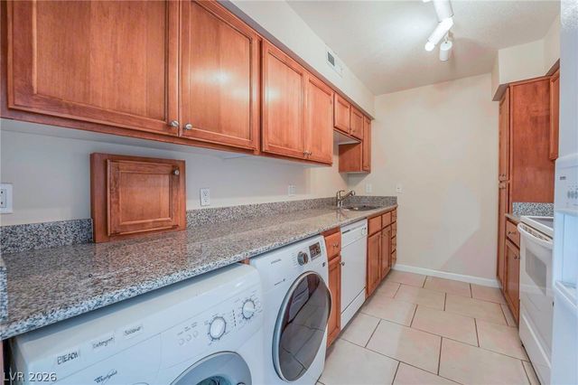 2831 GEARY Place 2911, Las Vegas, NV 89109