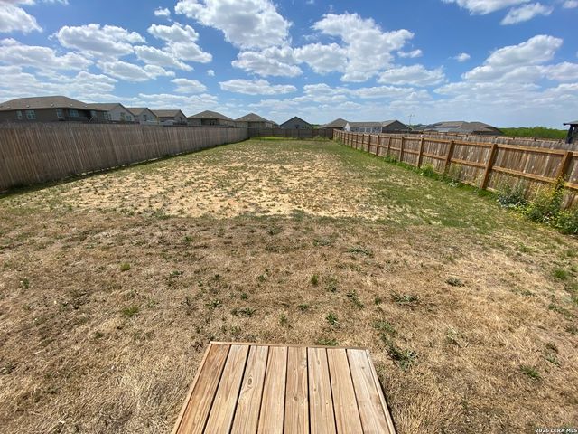 917 Riviera, Seguin, TX 78155