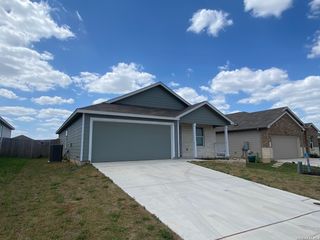 917 Riviera, Seguin, TX 78155