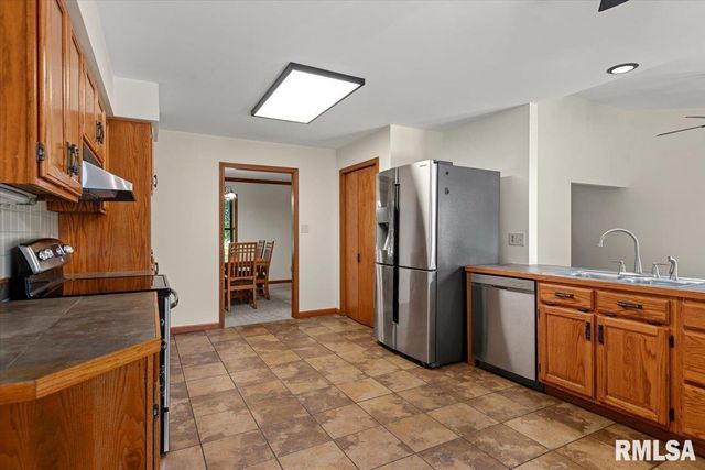2525 LINDBERGH Boulevard, Springfield, IL 62704