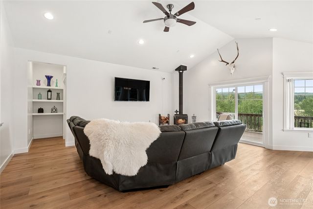 659 Walker Road, Hoquiam, WA 98550