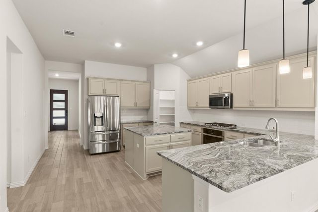 1211 Knowles DR, Hutto, TX 78634