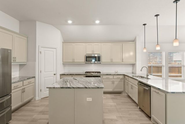 1211 Knowles DR, Hutto, TX 78634