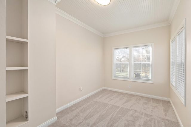 2707 Hickman Road, Des Moines, IA 50310