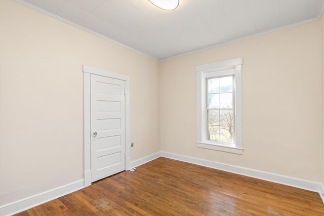 2707 Hickman Road, Des Moines, IA 50310