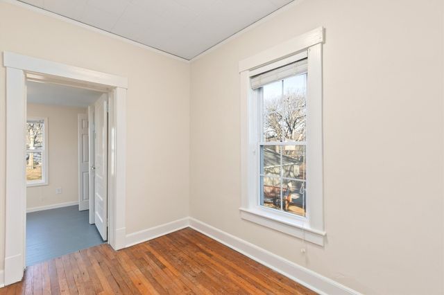 2707 Hickman Road, Des Moines, IA 50310